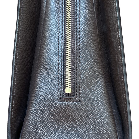 🔥🔥LV TRIANA Damier Amazing Condition!!! - Picture 8 of 15